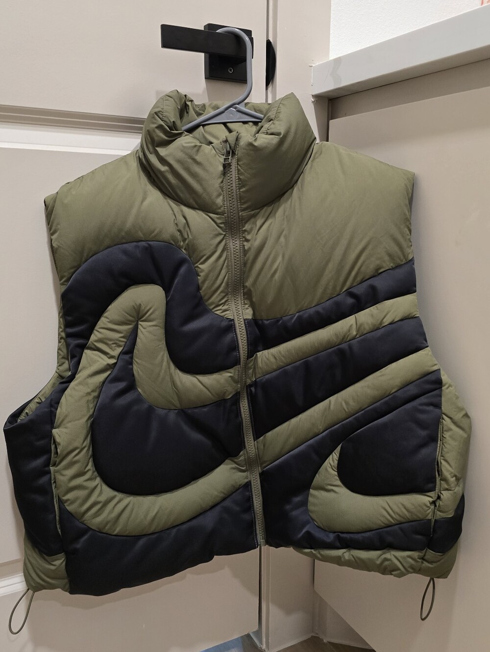 Nike Therma Fit Swoosh Down Vest Olive Green Women’s Sz Small IH3980-222 New